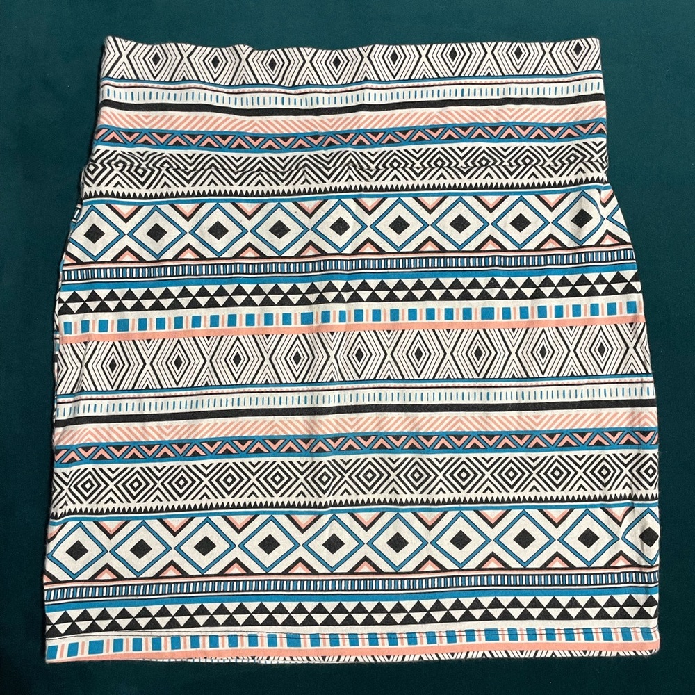 Geometric Patterned bodycon mini skirt